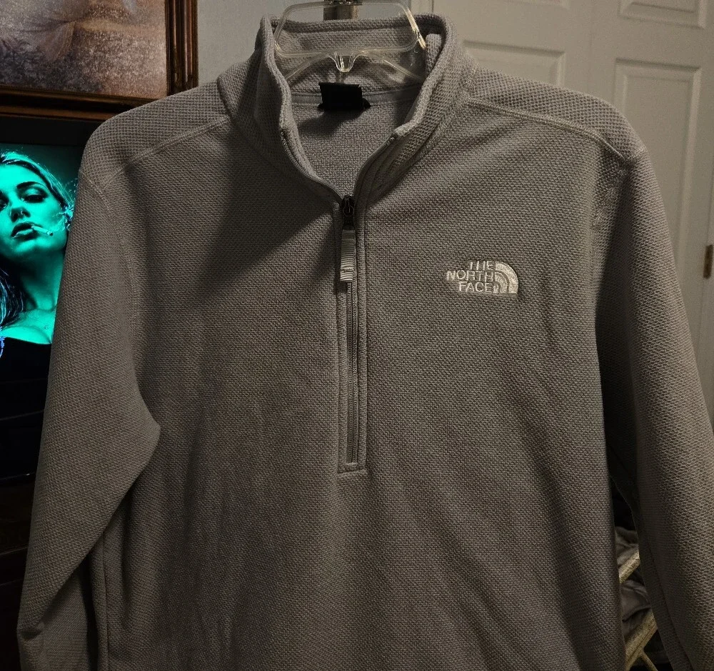 The North Face Men's Light Gray Quarter-Zip Sweater